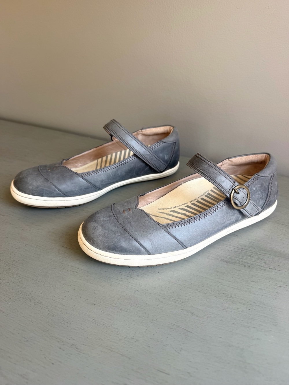 Taos Forward Mary Jane Gray Leather Sneaker Flat Women Sz 9 Arch Support Comfort